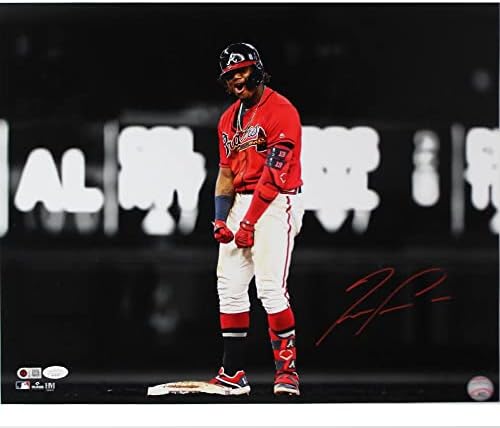 Ronald Acuna Jr potpisao je Atlanta Braves Unramed 16 × 20 MLB Fotografija - slaveći na bazi - Autografirane MLB fotografije