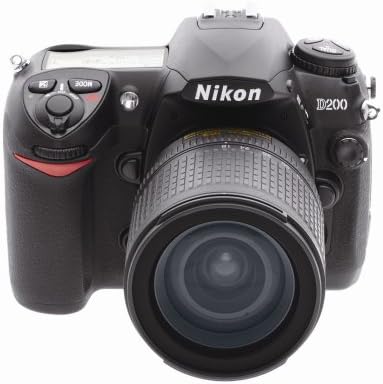 Digitalni slr fotoaparat Nikon D200 10,2 MEGAPIKSELA sa zoom-objektiv Nikkor 18-135 mm AF-S DX f/3,5-5,6 G ED-IF