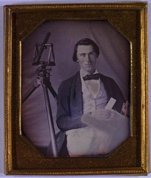 PovijesneFindings Photo: Profesionalni portret, neidentificirani geodet, tranzit, stativ, razdjelnici, karta, C1850