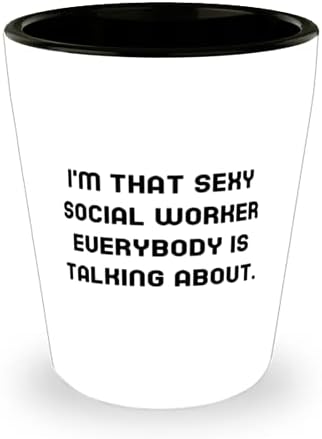Volim čašu socijalnog radnika, ja sam ona seksi socijalna radnica o kojoj svi pričaju, šala za kolege, matura